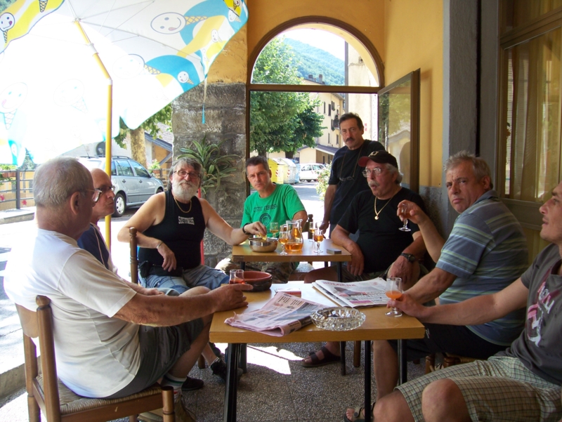  Image name: Persone015.jpg 
 width: 800 pixel 
 height: 601 pixel 
 Size: 402091 bytes 
 Click to enlarge 